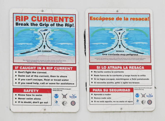 Rip_current_warning_signs_at_Mission_Beach2